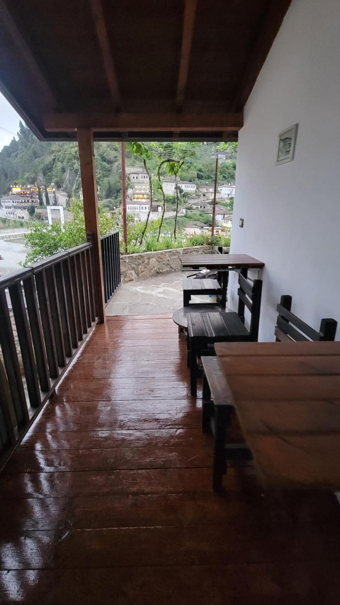 Hostel Mangalem Berat Exterior foto
