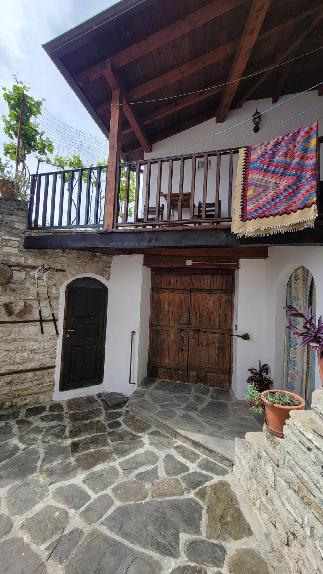 Hostel Mangalem Berat Exterior foto