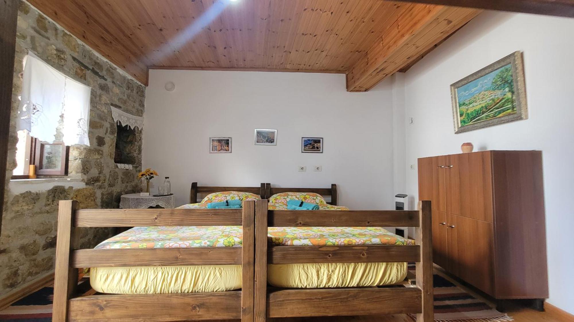 Hostel Mangalem Berat Exterior foto