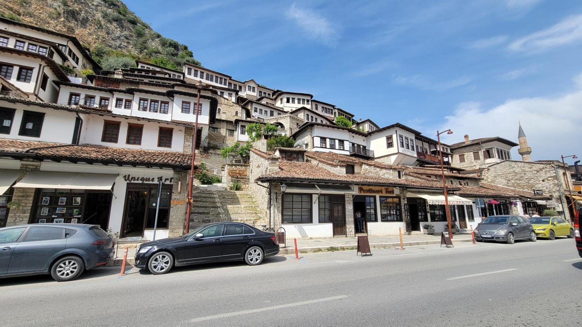 Hostel Mangalem Berat Exterior foto